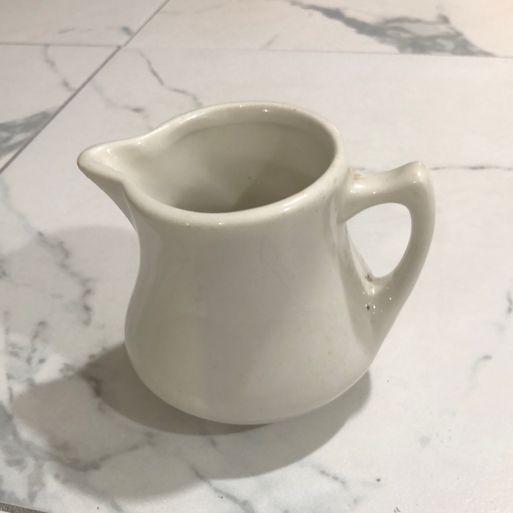 Simple little vintage Hall Creamer or single syrup pitcher. Perfect Condition